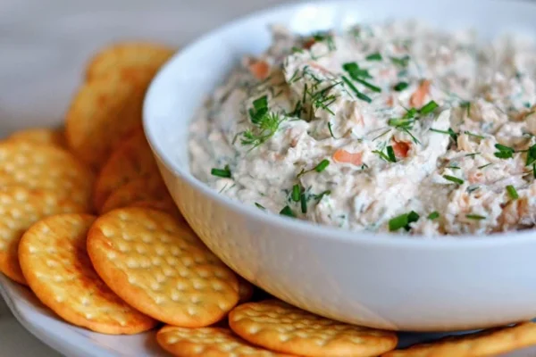Smoked Salmon Dip with Ritz Crackers (1qt)